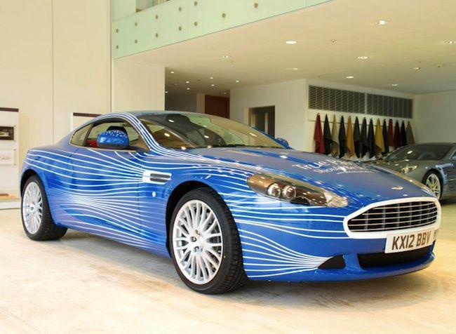 Aston Martin w barwach Facebooka (fot. Aston Martin)