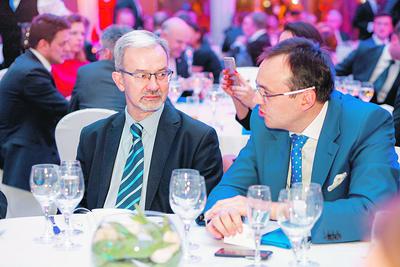 Piotr Krupa, prezes Kruka, (na fot. z prawej) mógł podzielić się  doświadczeniami dynamicznego rozwoju z Jerzym Kwiecińskim, sekretarzem  stanu w Ministerstwie Rozwoju.