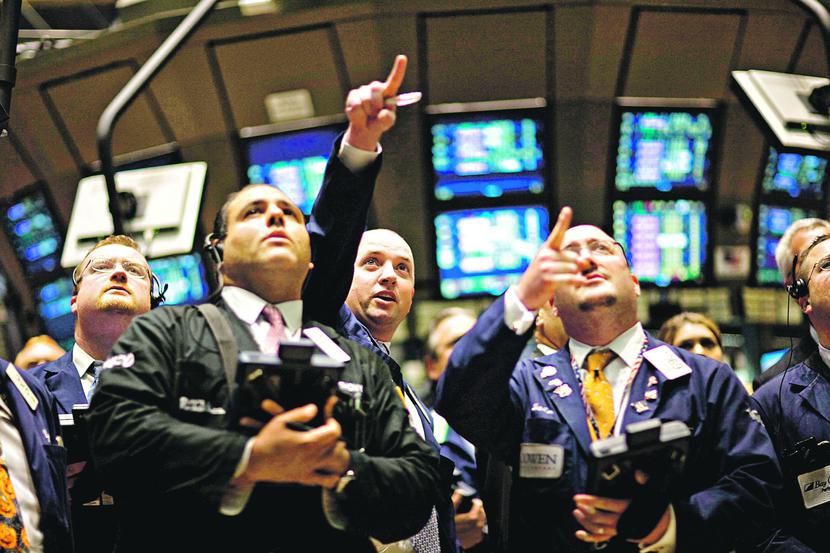 DALEKO DO SZCZĘŚCIA: Opiewająca na 100 tys. opcji transakcja została zawarta, kiedy wartość VIX sięgała około
 12,9 pkt. Do tej pory indeks wzrósł do 13,4 pkt. Jednak cena wykonania (poniżej której opcja okaże się bezwartościowa)
 sięga aż 23 pkt, wartości nie notowanej od 17 miesięcy.