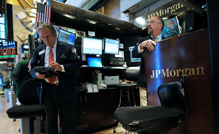Traderzy JP Morgan rekomendują „taktyczną ostrożność” na rynku akcji