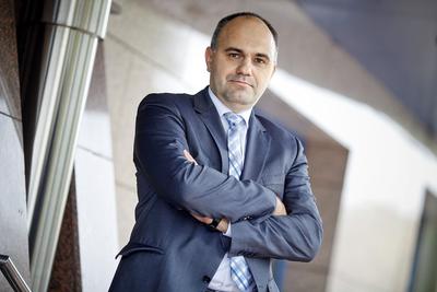 CZAS NA AKWIZYCJE: ProCam, zarządzany przez Michała Ciszaka (z prawej), mówi o wzroście organicznym, a Chemirol, któremu szefuje Marek Dereziński, ma w planach także przejęcia. Obaj zgadzają się, że miniony trudny rok dla dystrybutorów środków ochrony roślin zachęca do konsolidacji.