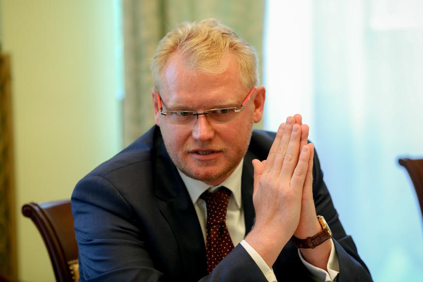 Pełniący obowiązki: Pełniący obowiązki:
