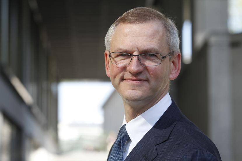 PIONIERSKI PROJEKT:
 Spółka PIR, która razem z BGK jest
 narzędziem polityki inwestycyjnej
 ministerstwa skarbu, pod rządami prezesa
 Mariusza Grendowicza zaangażowała
 się już w projekty realizowane
 przez Tauron, Azoty, Hawe i samorządy.
 Projekt paliwowego Lotosu nabrał
 kształtów jako pierwszy.
 [FOT. WM]