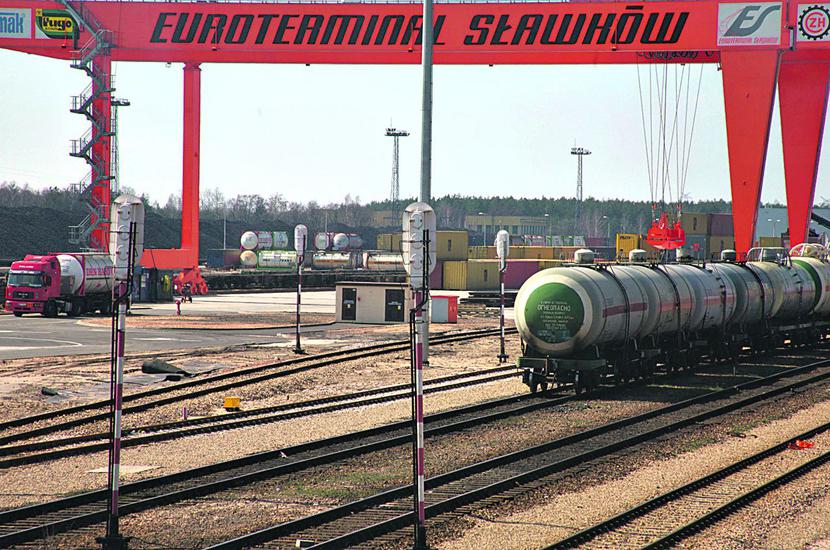 ROSYJSKIE ROZGRYWKI: Terminal w Sławkowie jest polskim oknem na Wschód. Czy nadal będzie się rozwijał, zależy od rozmów z Rosją w sprawie szerokiego toru. W pesymistycznym wariancie ominie on Polskę i połączy wschodniego sąsiada z Austrią. [FOT. ARC]