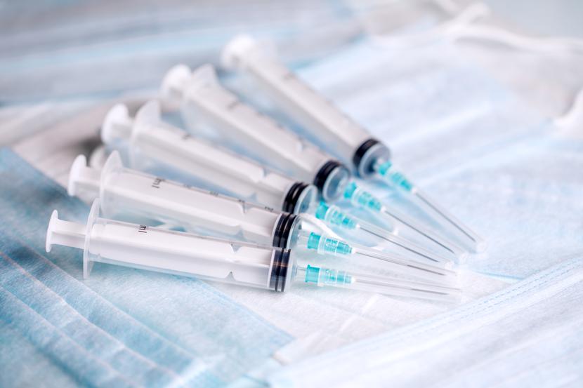 Ministerstwo Zdrowia rekomenduje przyjęcie piątej dawki szczepionki przeciw COVID-19 określonej grupie osób. 
