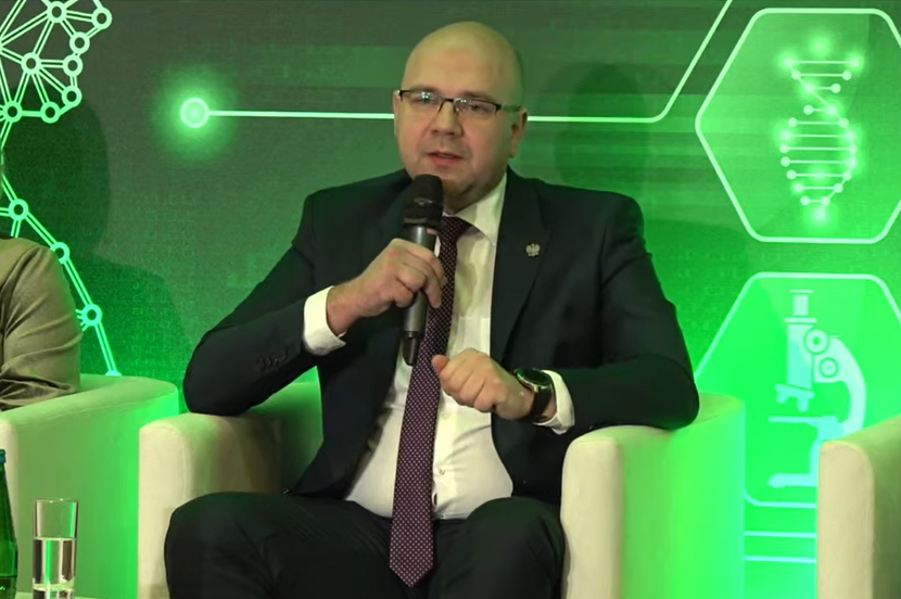 Rzecznik praw pacjenta Bartłomiej Chmielowiec podczas VI kongresu Patient Empowerment, 25 kwietnia 2023 r. Rzecznik praw pacjenta Bartłomiej Chmielowiec podczas VI kongresu Patient Empowerment, 25 kwietnia 2023 r.