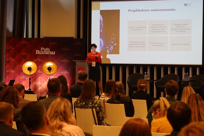 O wykorzystaniu AI w pracy prawnika i całego działu prawnego mówiła Agata Szeliga, radca prawny, partner, Sołtysiński Kawecki & Szlęzak. Panel na temat szacowania i ocene zagrożeń oraz minimalizacji ryzyka w świetle nowych regulacji prowadził Mariusz Purgał, adwokat, partner, KWKR Konieczny Wierzbicki i Partnerzy. A o tym jak połączyć in- oraz out-house czyli efektywnej współpracy działu prawnego z zewnętrzną kancelarią w zarządzaniu sporami dyskutowali Michał Chodkowski, adwokat, partner w kancelarii prawnej Łaszczuk i Wspólnicy i Justyna Szpara, adwokat, partner w kancelarii prawnej Łaszczuk i Wspólnicy.