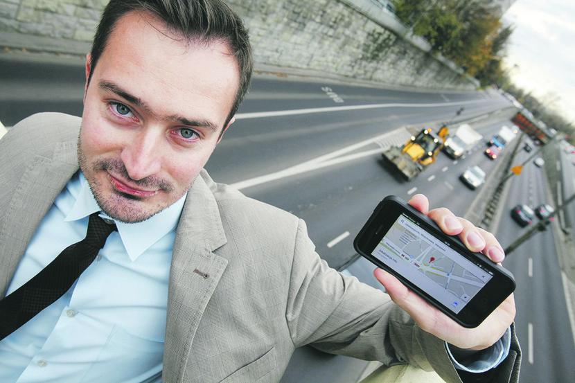 SIŁA NOWYCH MEDIÓW: Dzisiaj tylko od marketingowców zależy, czy klient przechodzący
 obok popularnej kawiarni zostanie zachęcony do skorzystania z jej oferty, np. za pomocą
 rekomendacji znajomego — mówi Paweł Kacperek, prezes Location-Based Media. [FOT. WM]
