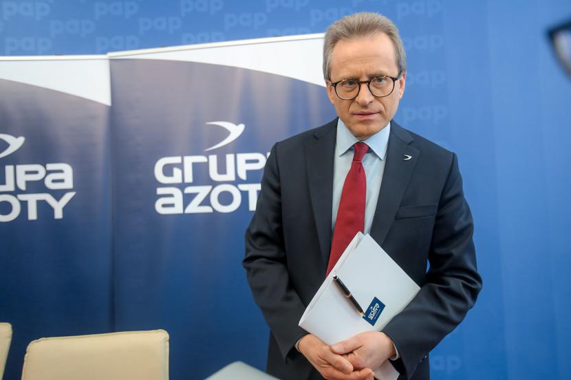 Nieoczekiwane odwołanie Wojciecha Wardackiego ze stanowiska prezesa Grupy Azoty zakończyło pewną epokę w jej dziajach. Nowa zacznie się wraz z powołaniem nowego prezesa, co może nastąpić w najbliższych dniach.