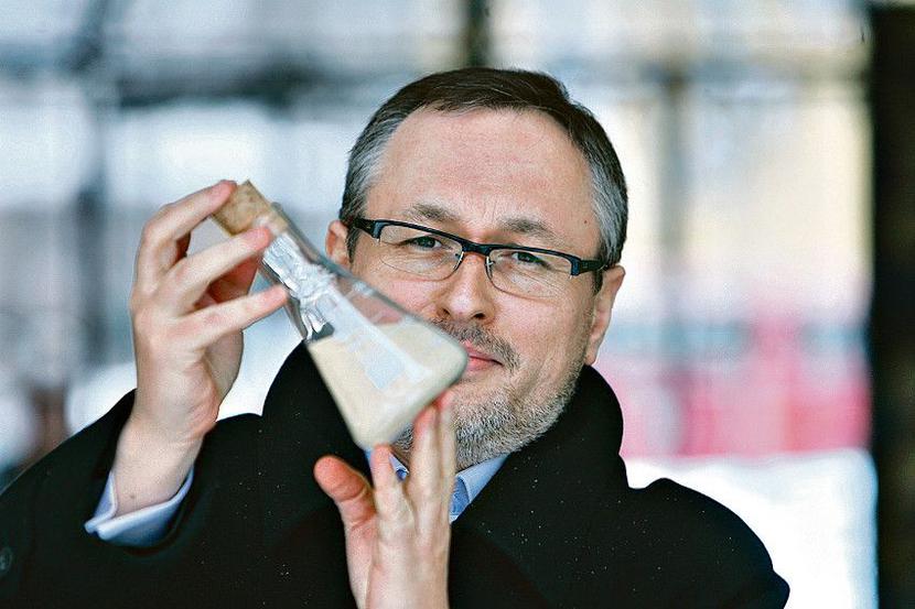 KAWAŁEK ŚWIATOWEGO TORTU: Baltic Ceramics, którego prezesem jest Piotr Woźniak, uruchomi produkcję proppantów już w połowie przyszłego roku. Pełnia mocy da spółce udział 5 proc. w światowej produkcji tych mikrogranulek. [FOT. GK]
 