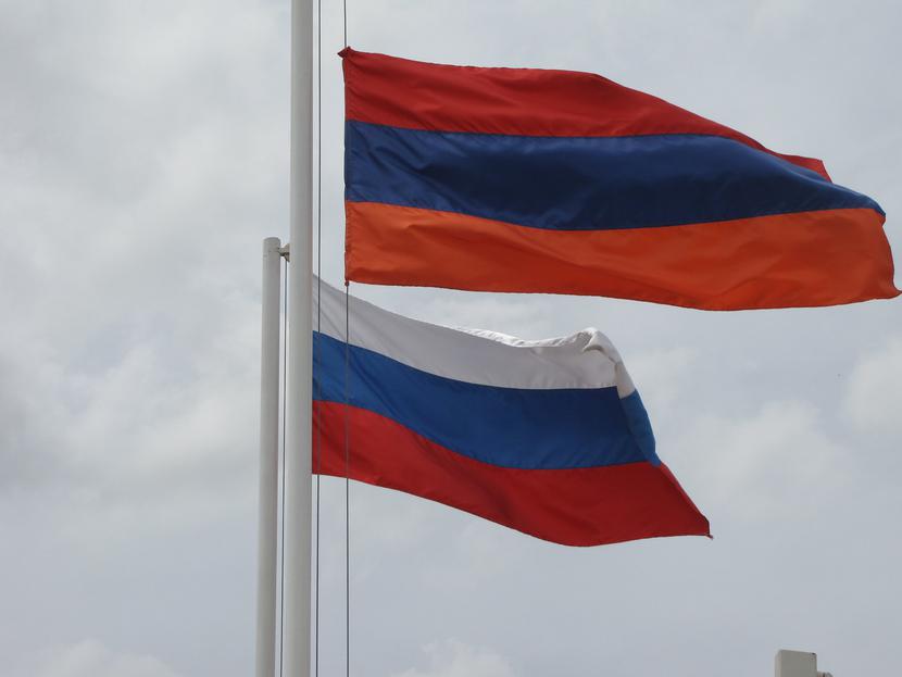 Flagi Rosji i Armenii Flagi Rosji i Armenii