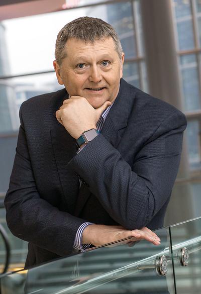 Borys Stokalski, prezes PIIT (na fot. z lewej), ma nadzieję, że widoczne ostatnio lekkie ożywienie w zamówieniach zwiastuje poprawę koniunktury w zamówieniach publicznych. Oby nie było więcej ofiar stagnacji — takich jak np. Cube.ITG, kierowany przez Marka Girka.