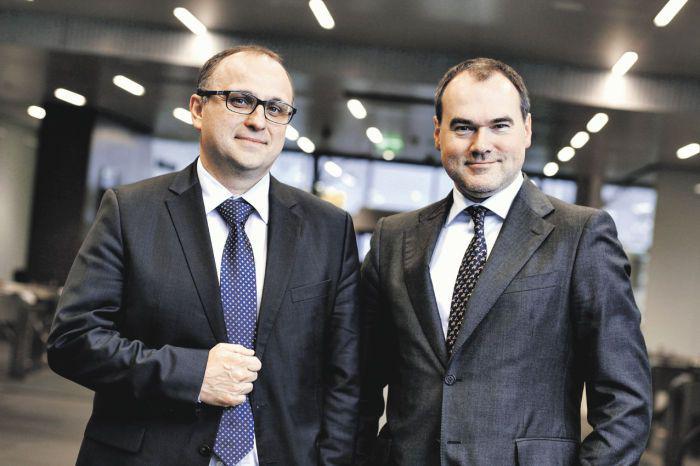 Kierowany przez Igora Chalupca, Ruch przez trzy lata pożegnał prawie 3 tys. pracowników. Teraz nowymi usługami chce zwiększać średnie przychody i zyski przypadające na kiosk. Pomysłów na nie szuka sprowadzony z Empiku Dariusz Stolarczyk (z lewej); fot. Marek Wiśniewski