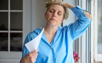 Uderzenia gorąca w okresie menopauzy powiązane z większym ryzykiem chorób serca [BADANIE]