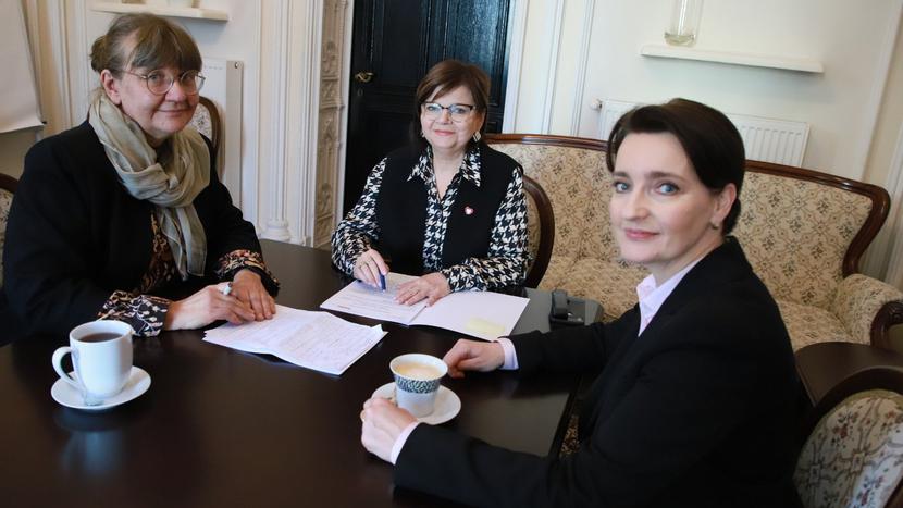 Na zdjęciu od lewej prof. Katarzyna Wieczorowska-Tobis, minister Leszczyna oraz minister Okła-Drewnowicz