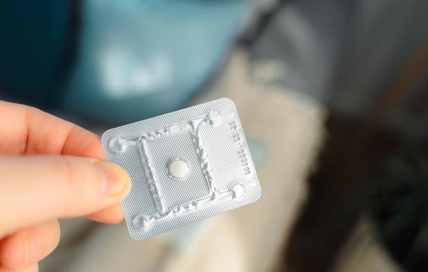 NFZ zapewnia farmaceutów: nie będzie kar za odmowę wydania tabletki "dzień po" osobie niepełnoletniej