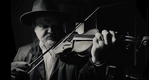 Marek Posobkiewicz w nagraniu "Fiddler Gisu on the Roof" zachęca do szczepień przeciw COVID-19