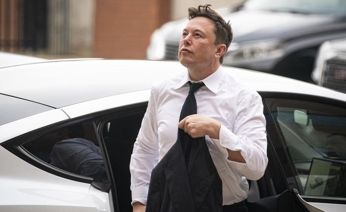 Elon Musk może zarobić nawet 1 bln USD. Tesla ma projekt umowy