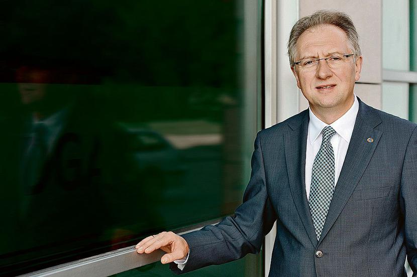 POMOC OD EKSPERTÓW: — Wielu przedsiębiorców polega głównie na swojej intuicji. Warto jednak skorzystać z usług specjalistów, którzy obiektywnie spojrzą na firmę i ocenią jej szanse i zagrożenia — mówi Andrzej Głowacki, prezes zarządu DGA.
 [FOT. ARC]