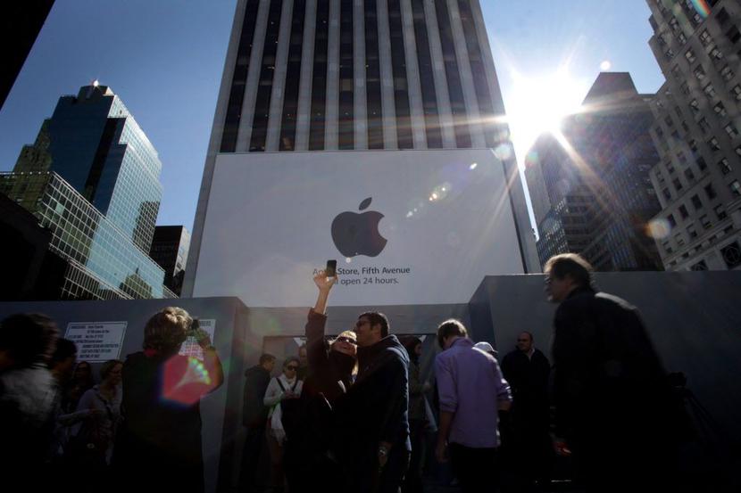 Apple szykuje się do wprowadzenia na rynek nowego serwisu – iRadio (Fot. Bloomberg)