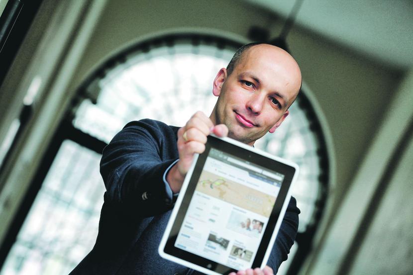 O NICH SIĘ MÓWI: Przemek Berendt, wiceprezes Luxoftu odpowiedzialny za globalny marketing, dba o to, by o jego firmie było głośno. Jest. Nie tylko wśród informatyków, ale także u rozzłoszczonej konkurencji, którą oburzają niestandardowe akcje rekrutacyjne.
 [FOT. WM]
 
