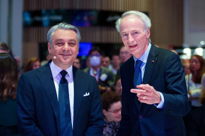 Dyrektor generalny Renault, Luca de Meo (po lewej) i prezes Renault, Jean-Dominique Senard