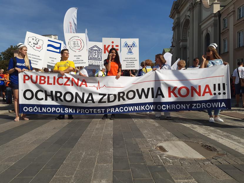 W czerwcu 2021 r.  w całej Polsce ruszyły akcje protestacyjne pielęgniarek i położnych wobec planowanym zmianom w siatce płac. 
