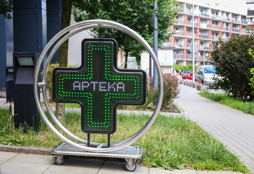 Ministerstwo Zdrowia przedstawiło KE propozycję rozwiązań rozszerzających sferę swobody informacyjnej w zakresie działalności aptek, przy niewycofywaniu się z ogólnego zakazu działań reklamowych. 
