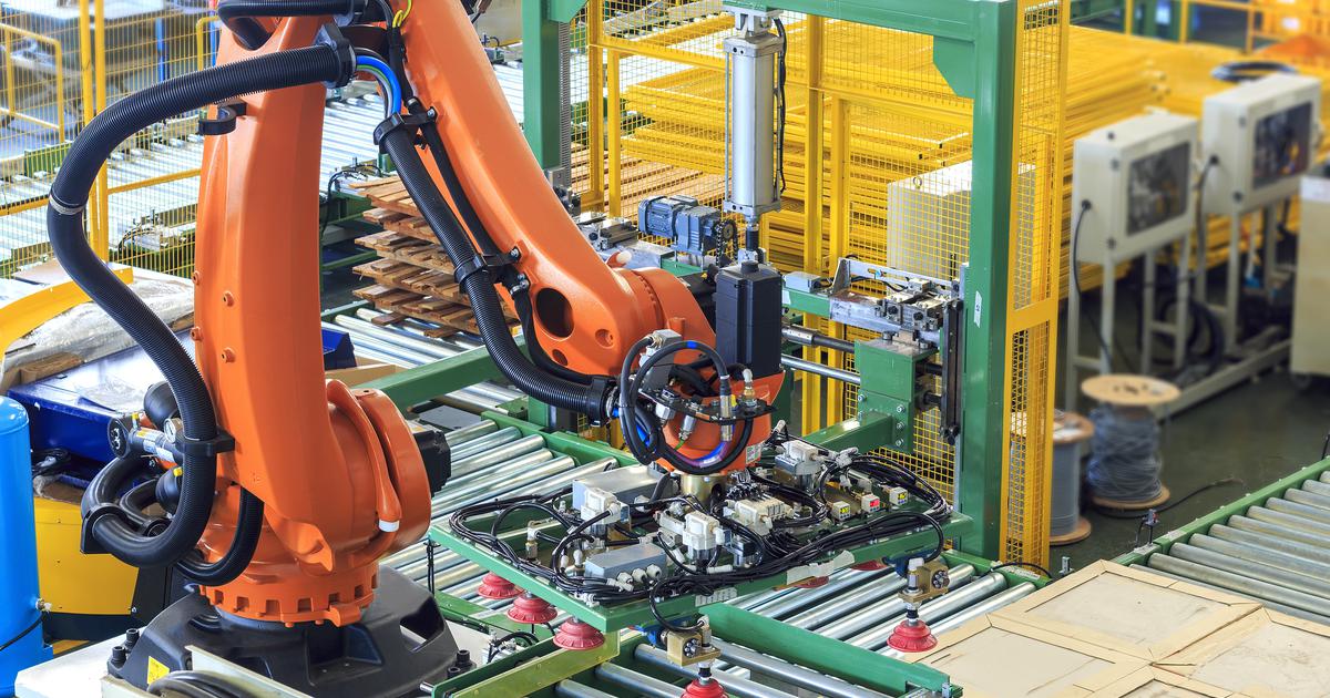 Produkcja wyrobów z gumy i tworzyw sztucznych najbardziej zrobotyzowaną