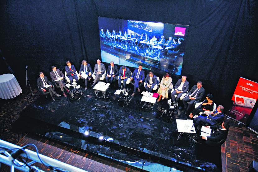 MOCNA REPREZENTACJA: Kilku miliarderów, kilku prezesów spółek wartych miliardy, dwóch wicepremierów i troje ministrów — w takim gronie dyskutowano wczoraj na Stadionie Narodowym o tym, czym jest patriotyzm gospodarczy. [FOT. MW]