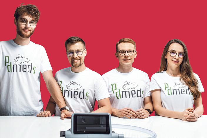 Pd meds. Zespół tworzy grupa przyjaciół: Bazyli Leczkowski (CTO), Piotr Falkowski (CEO), Maciej Pikuliński (CIO) i Anna Pastor (CMO)  + jest Krzysztof Zawalski (TS), którego nie ma na zdjęciu