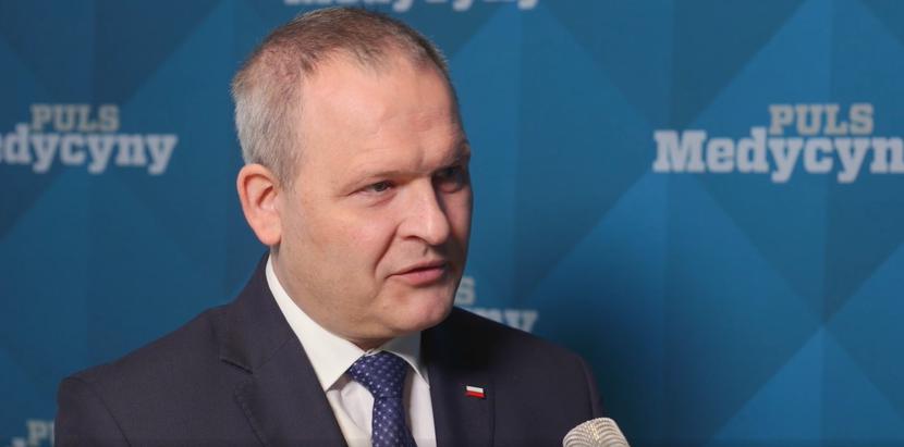 MZ rozważa udostępnienie nowoczesnych leków wspierających redukcję masy ciała grupie pacjentów skierowanych do operacji bariatrycznych. - Prowadzimy takie rozmowy - mówi wiceminister Miłkowski. MZ rozważa udostępnienie nowoczesnych leków wspierających redukcję masy ciała grupie pacjentów skierowanych do operacji bariatrycznych. - Prowadzimy takie rozmowy - mówi wiceminister Miłkowski.