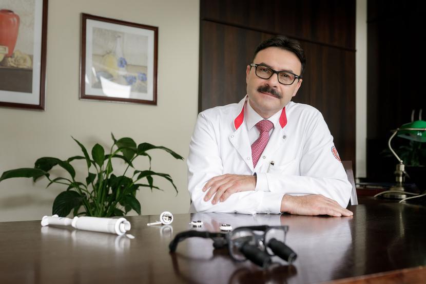 Na zdjęciu prof. Mariusz Kuśmierczyk, kierownik Kliniki Chirurgii Serca, Klatki Piersiowej i Transplantologii Warszawskiego Uniwersytetu Medycznego Na zdjęciu prof. Mariusz Kuśmierczyk, kierownik Kliniki Chirurgii Serca, Klatki Piersiowej i Transplantologii Warszawskiego Uniwersytetu Medycznego