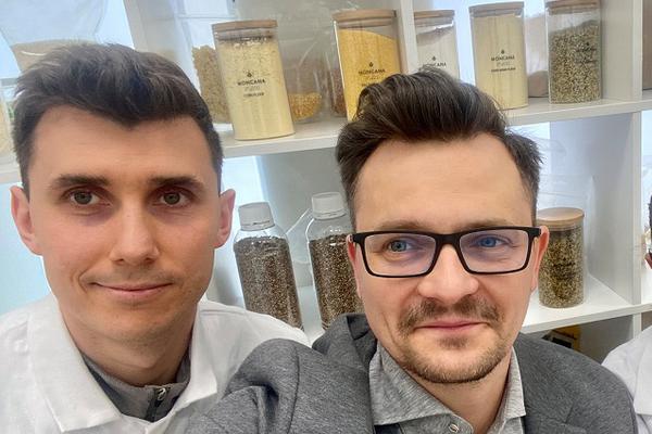Przekreślony kłos sposobem na biznes