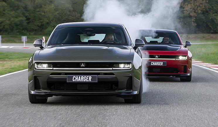 Nowy Dodge Charger w Europie: 670 KM, sztuczne V8, spalinowa furtka i burnout na przycisk