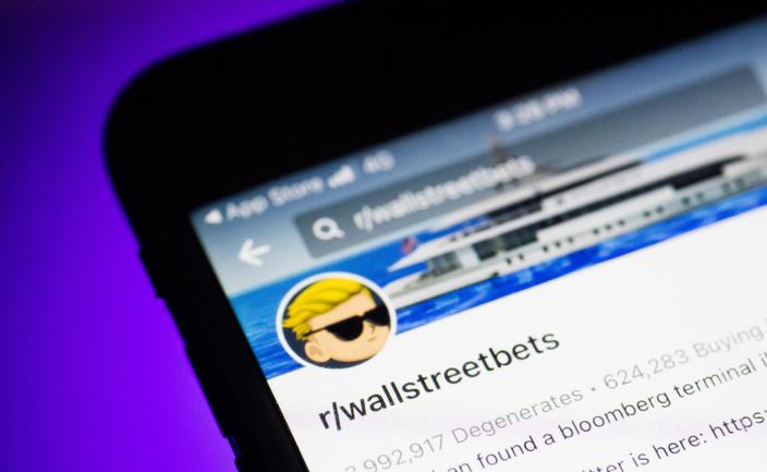 Giełdowi spekulanci grają razem z instytucjami