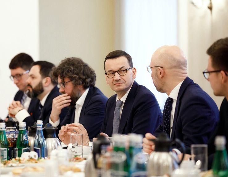 PREMIER O OSTROŁĘCE: