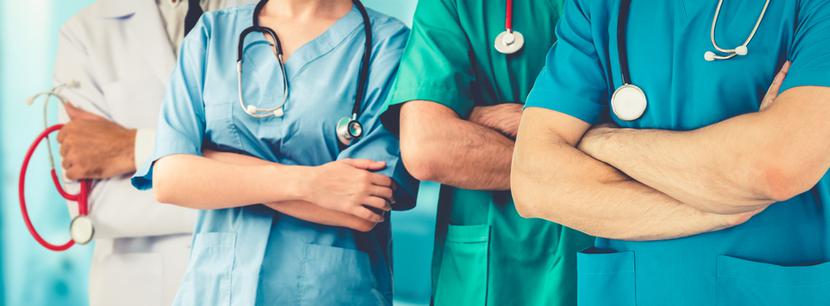 Jak podaje GUS, w 2022 roku liczba lekarzy pracujących bezpośrednio z pacjentem wyniosła 131,4 tys., lekarzy dentystów – 34,9 tys., pielęgniarek – 214,4 tys., położnych – 28,4 tys., farmaceutów – 28,5 tys., fizjoterapeutów – 35,2 tys. i 12,6 tys. diagnostów laboratoryjnych. Jak podaje GUS, w 2022 roku liczba lekarzy pracujących bezpośrednio z pacjentem wyniosła 131,4 tys., lekarzy dentystów – 34,9 tys., pielęgniarek – 214,4 tys., położnych – 28,4 tys., farmaceutów – 28,5 tys., fizjoterapeutów – 35,2 tys. i 12,6 tys. diagnostów laboratoryjnych.