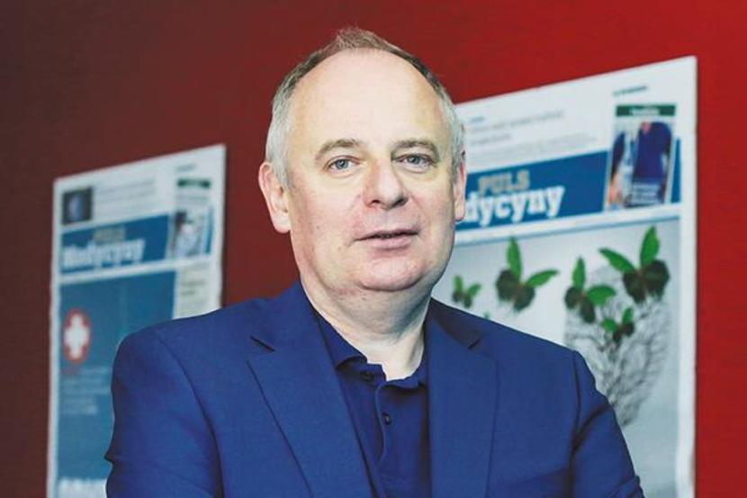 Prof. dr hab. n. med. Dariusz M. Kowalski, kierownik Oddziału Zachowawczego Kliniki Nowotworów Płuca i Klatki Piersiowej Narodowego Instytutu Onkologii im. Marii Skłodowskiej-Curie – Państwowego Instytutu Badawczego w Warszawie, prezes Polskiej Grupy Raka Płuca.