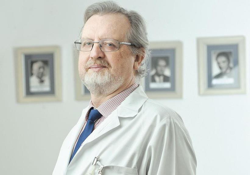 Prof. dr hab. n. med. Jarosław Reguła, kierownik Kliniki Gastroenterologii Onkologicznej w Narodowym Instytucie Onkologii im. Marii Skłodowskiej-Curie – Państwowym Instytucie Badawczym w Warszawie oraz w Centrum Medycznym Kształcenia Podyplomowego, konsultant krajowy w dziedzinie gastroenterologii, przewodniczący rady naukowej Naukowej Fundacji Polpharmy. Prof. dr hab. n. med. Jarosław Reguła, kierownik Kliniki Gastroenterologii Onkologicznej w Narodowym Instytucie Onkologii im. Marii Skłodowskiej-Curie – Państwowym Instytucie Badawczym w Warszawie oraz w Centrum Medycznym Kształcenia Podyplomowego, konsultant krajowy w dziedzinie gastroenterologii, przewodniczący rady naukowej Naukowej Fundacji Polpharmy.