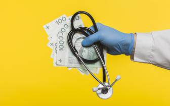 OZZL zapytał pacjentów, czy lekarze “gonią za pieniądzem”. Większość zgadza się z prezesem PiS