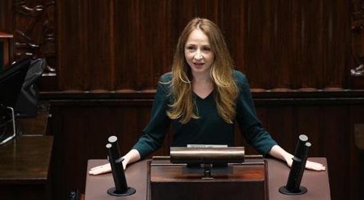 Minister Agnieszka Dziemianowicz-Bąk przyznaje, że jej resort rozważa L4 płatne nawet w 100 proc. Minister Agnieszka Dziemianowicz-Bąk przyznaje, że jej resort rozważa L4 płatne nawet w 100 proc.