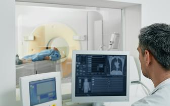 Długi czas oczekiwania na wynik rezonansu i tomografii - MZ chce wprowadzić obowiązek podania daty opisu