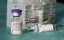 Dwie dawki szczepionki Pfizera zapobiegają  ciężkiemu przebiegowi COVID-19 u nastolatków [BADANIA]