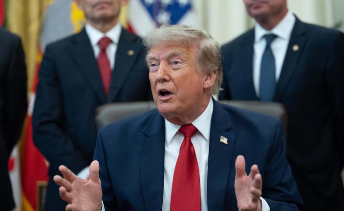 Trump zaostrza kurs. USA wznawiają blokadę Ormuzu. Ropa drożeje