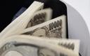 Kurs dolara reaguje na japońską interwencję wobec jena