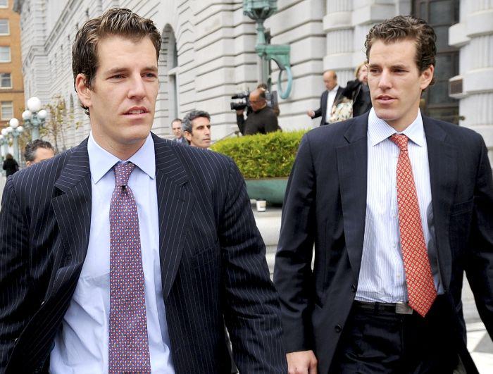 Tyler (z lewej) i Cameron Winklevoss, fot. Bloomberg 