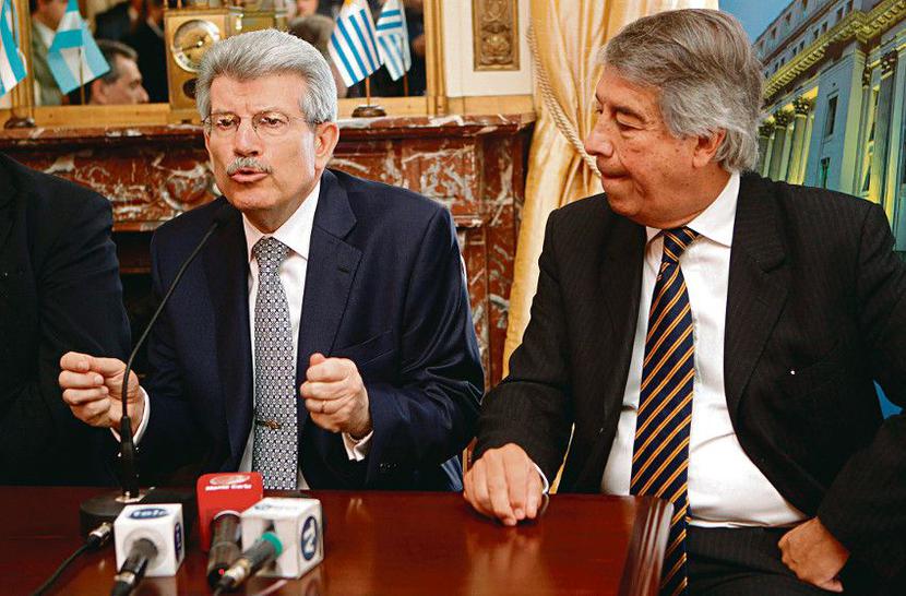 PRZYWRÓCI WIARĘ W ARGENTYNĘ?: Inwestorzy za dobrą monetę wzięli zwrot, który zapoczątkował Juan Carlos Fabrega. Obecny szef banku centralnego zaczynał jako plantator winogron, a potem przez czterdzieści lat piął się po szczeblach kariery w Banco de la Nacion. [FOT. PAP]