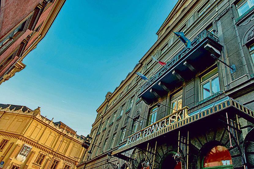 PLAN SPALIŁ NA PANEWCE: Kameralny hotel Francuski na krakowskiej Starówce ma 101 lat i status zabytku. Był miejscem wielu istotnych wydarzeń, m.in. to tu powołano do życia Polski Komitet Olimpijski. Alterco i rodzina Gesslerów zapewniali w 2011 r., że 20,5 mln zł wydane na jego zakup zwróci się po dziesięciu, a może nawet po sześciu latach. Po dwóch wiadomo, że nie zwróci się nigdy. [FOT. T. GOTFRYD]
 
 