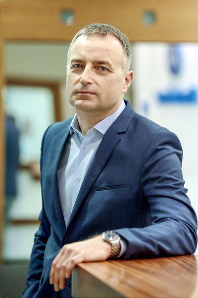 Prime Car Management, którym kieruje Jakub Kizielewicz, we wrześniu ubiegłego roku rozpoczął przegląd opcji strategicznych i wynajął PwC, by skontaktowało się z potencjalnymi inwestorami. Chętni szybko się znaleźli, ale oferowane przez nich ceny są — jak mówi Łukasz Jańczak z Ipopemy — atrakcyjne... dla kupującego.